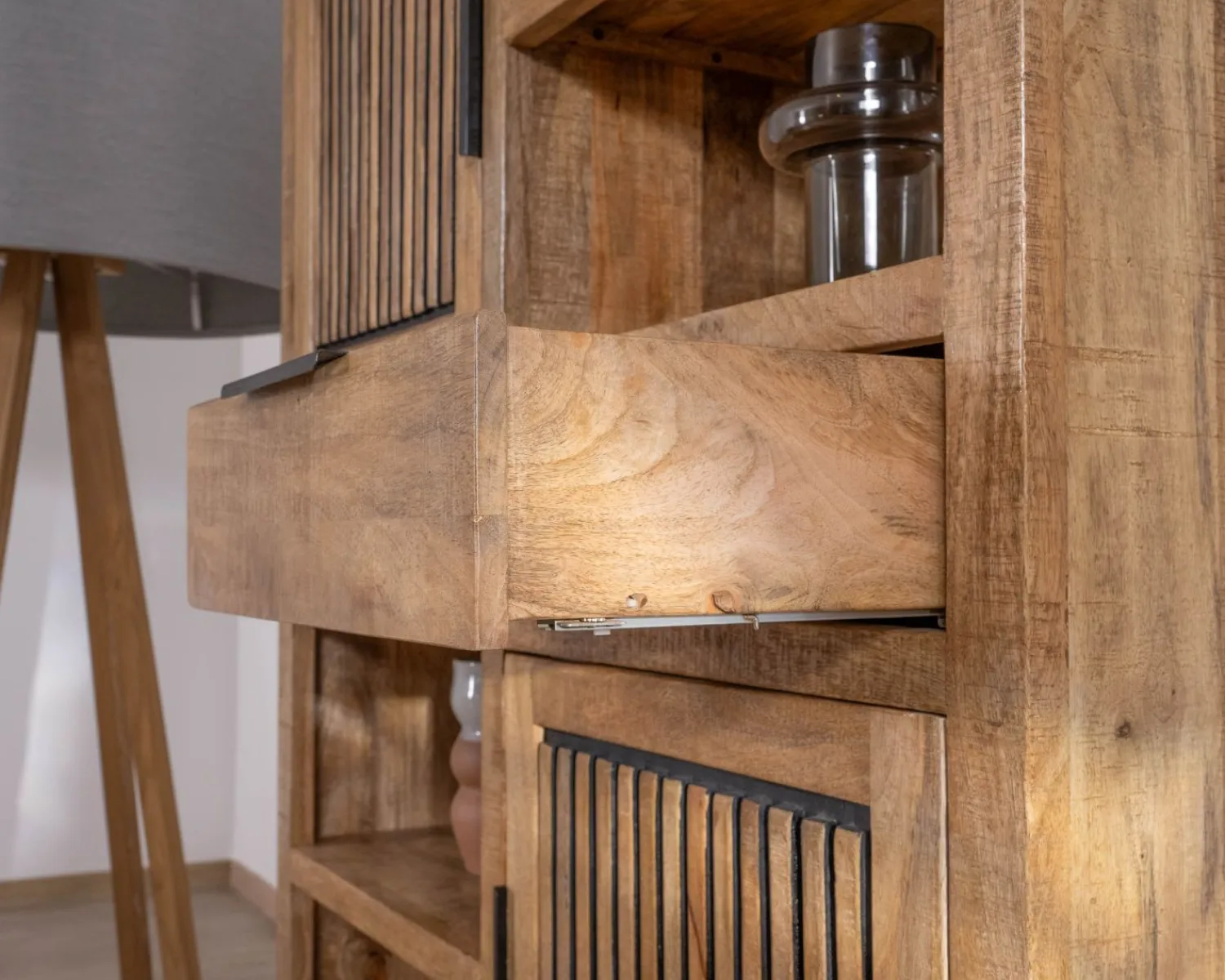 Meuble House Argentier en manguier et pieds métal "Manoha" portes motif stries réversibles Discount