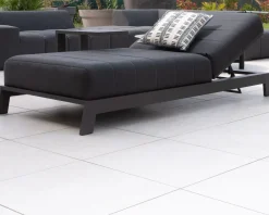 Meuble House Bain de soleil 90 cm de large en aluminium noir et matelas gris