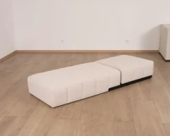 Meuble House Bain de soleil design épuré en tissu crème avec surpiqures spécial extérieur