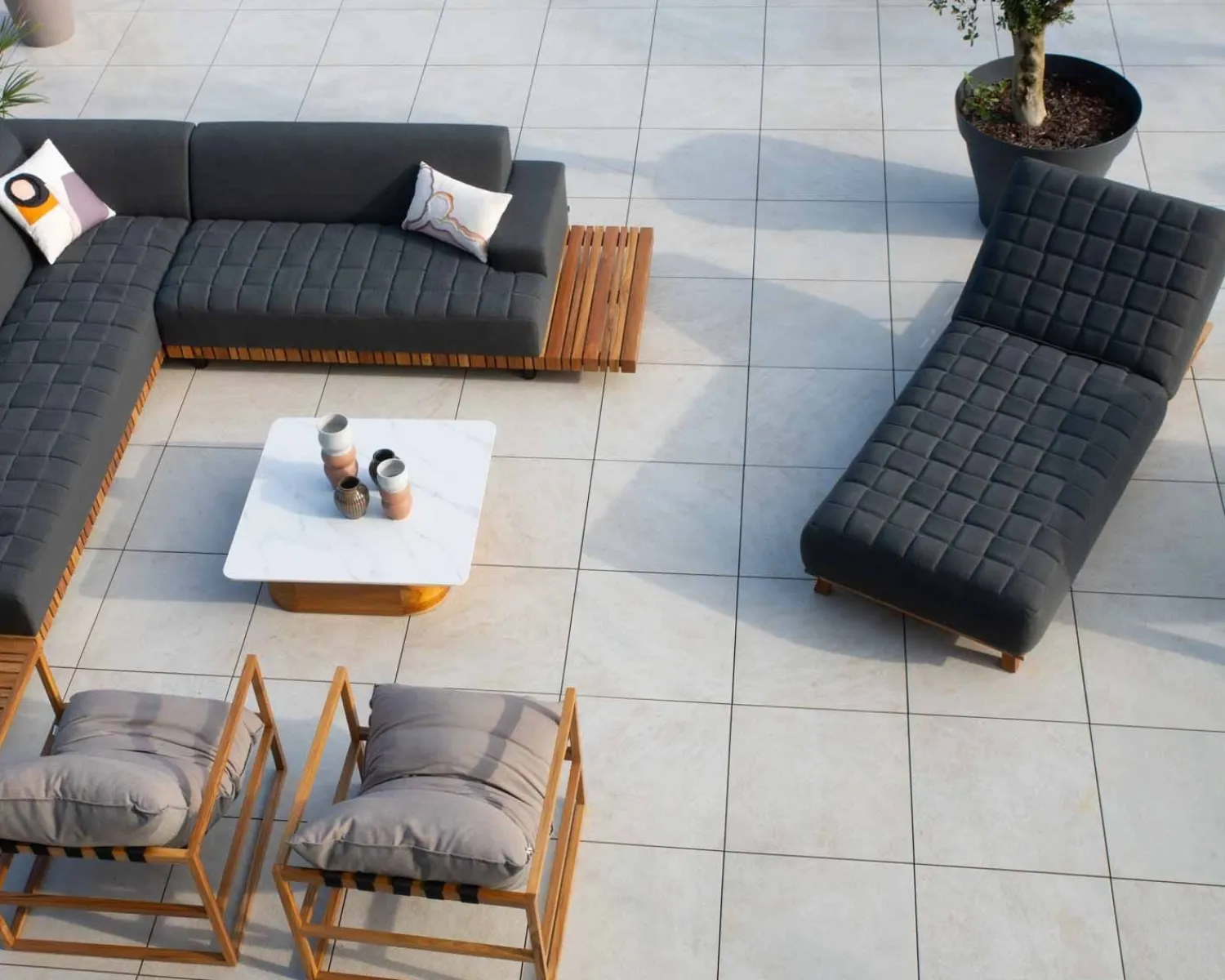 Meuble House Bain de soleil design tissu Sunbrella gris foncé et teck "Lombok" New