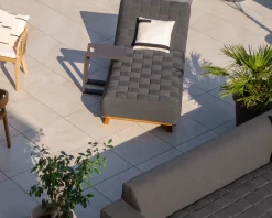 Meuble House Bain de soleil design tissu Sunbrella gris foncé et teck