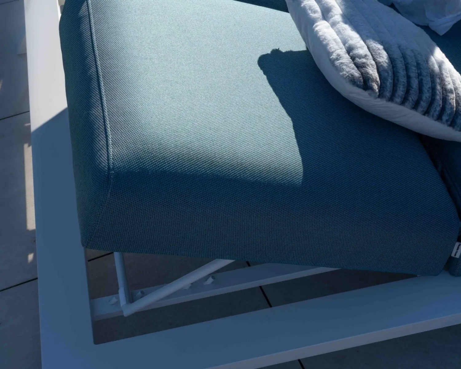 Meuble House Bain de soleil double en tissu turquoise et aluminium blanc "Nusa Pedina" New