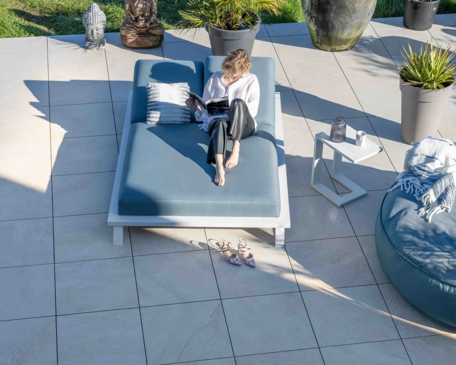 Meuble House Bain de soleil double en tissu turquoise et aluminium blanc "Nusa Pedina" New