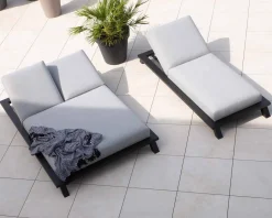 Meuble House Bain de soleil double tissu Sunbrella gris clair structure aluminium noire "Nusa Pedina" Outlet