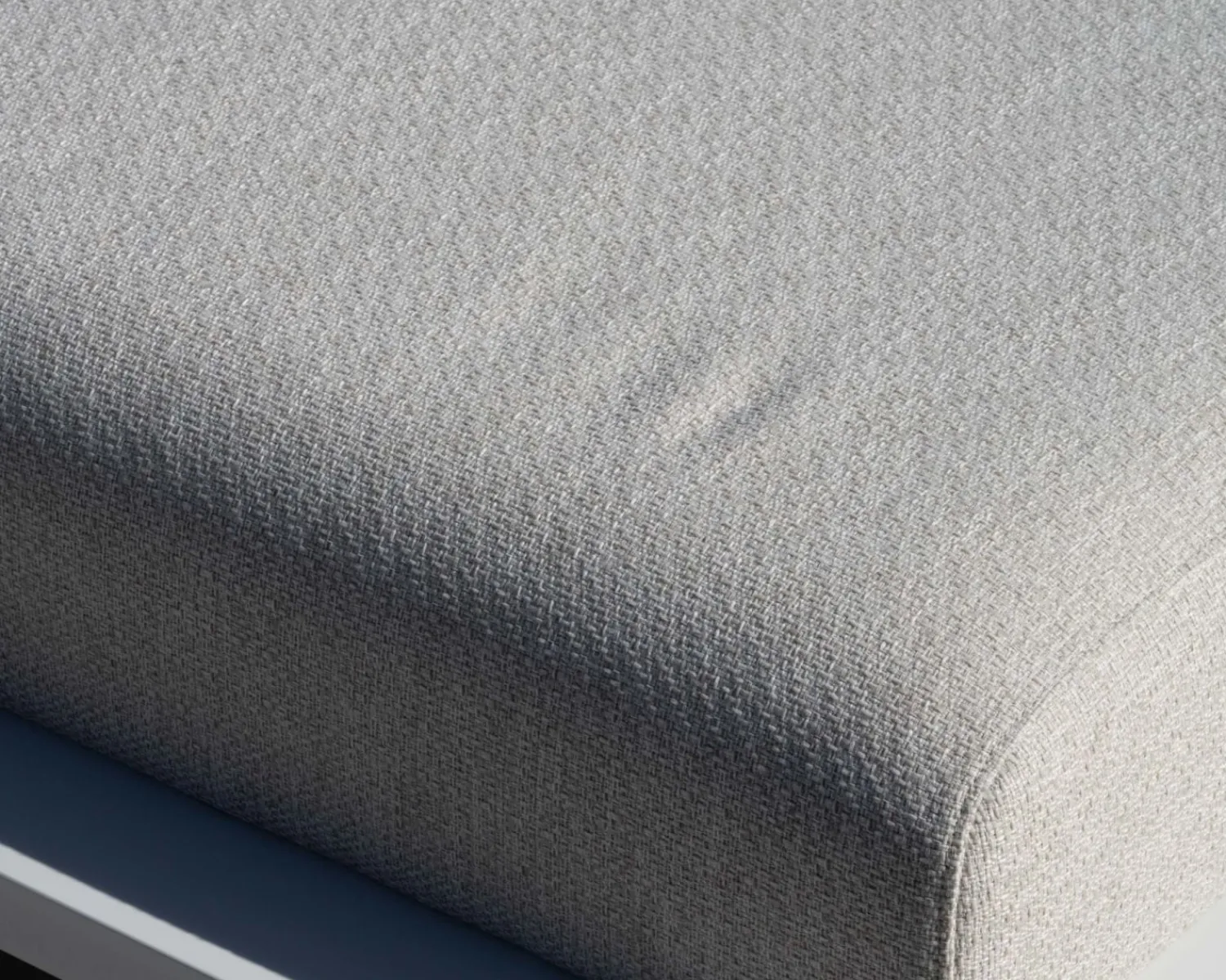 Meuble House Bain de soleil haut de gamme en tissu écru et structure aluminium blanche "Nusa Pedina" Discount