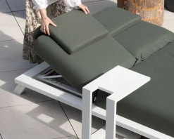 Meuble House Bain de soleil haut de gamme 2 places "Nusa Pedina" en tissu kaki et aluminium blanc