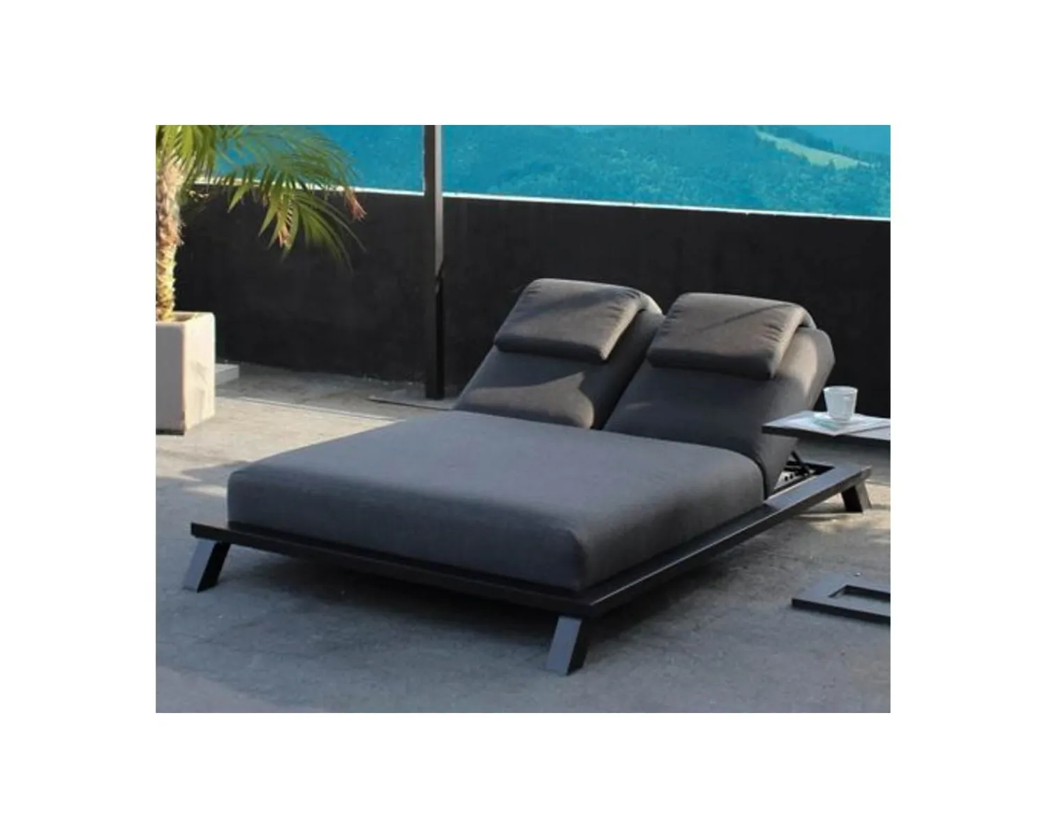 Meuble House Bain de soleil 2 places gris foncé Sunbrella et alu noir "Nusa Pedina" Best
