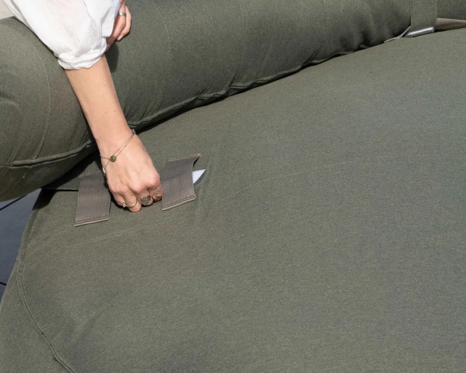 Meuble House Bain de soleil XXL ultra-moelleux "Saint Tropez" en tissu spécial extérieur vert kaki Hot