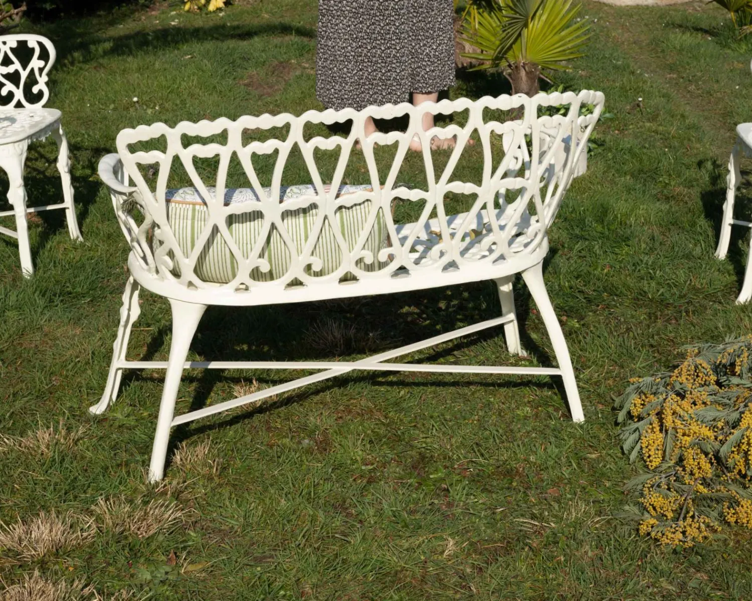 Meuble House Banc de jardin esprit rétro en fonte esprit fer forgé blanc vieilli "Gardénia" 1m Outlet