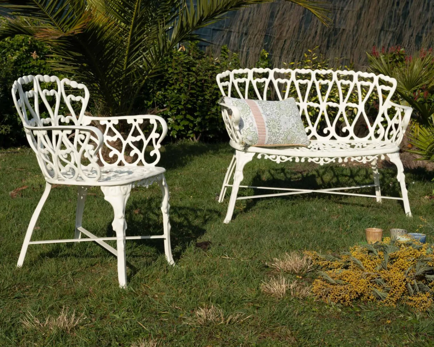 Meuble House Banc de jardin esprit rétro en fonte esprit fer forgé blanc vieilli "Gardénia" 1m Outlet