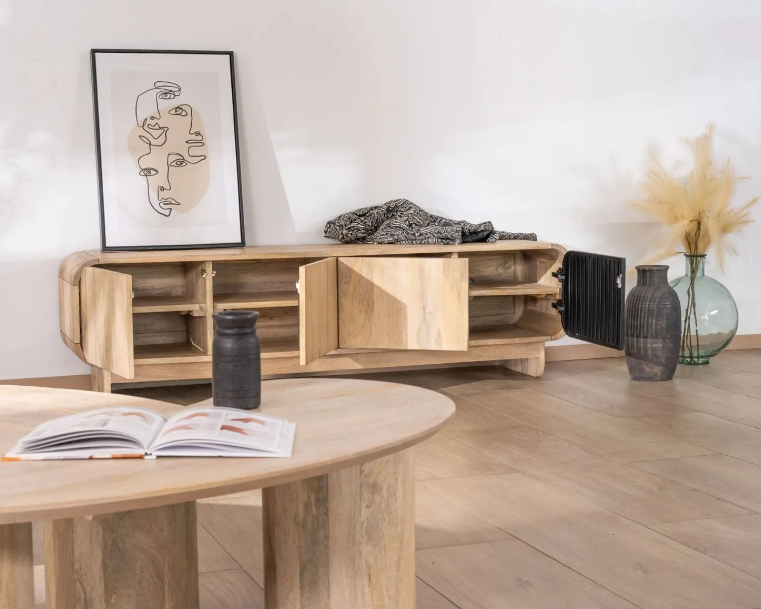 Meuble House Banc TV 4 portes 180 cm en manguier avec porte déco noire "Jappy" Online