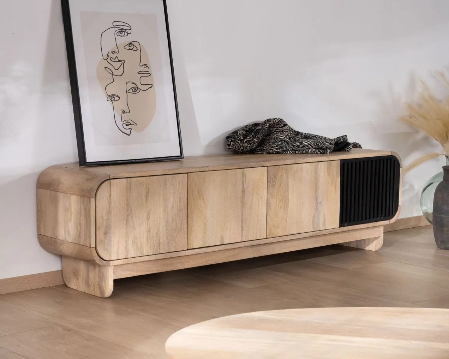 Meuble House Banc TV 4 portes 180 cm en manguier avec porte déco noire "Jappy" Online