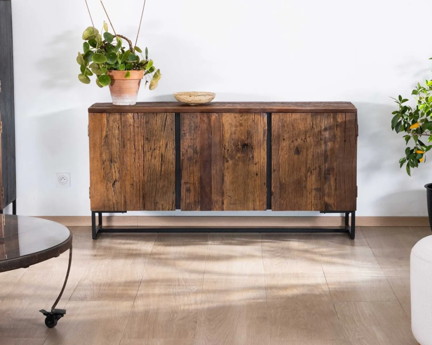 Meuble House Buffet bas 3 portes acacia massif 150cm "Cachou chic" Discount