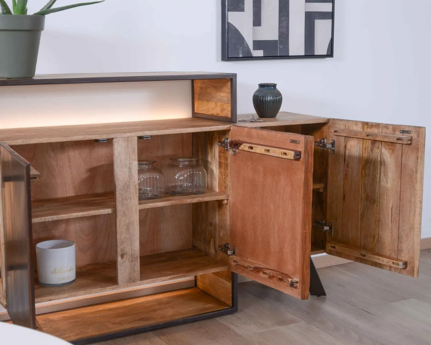 Meuble House Buffet design bois massif avec LED et décor métal et ciment "Mezzo"