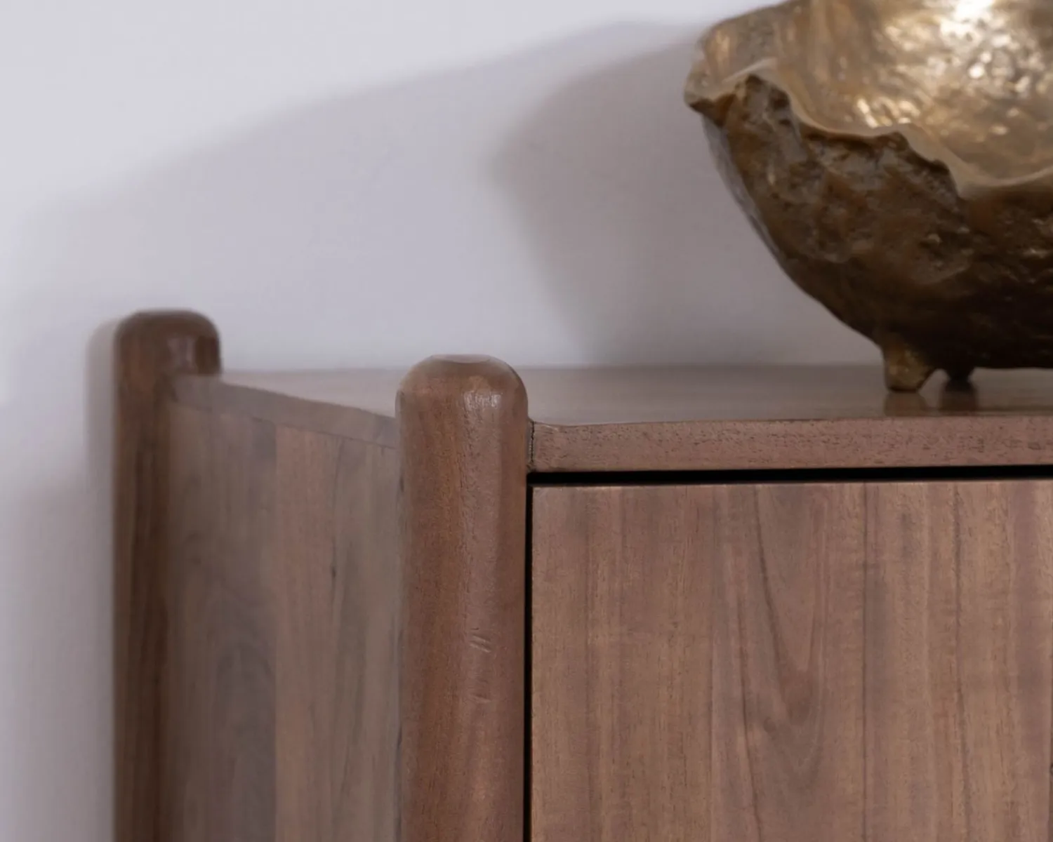 Meuble House Buffet en acacia massif "Yona" 4 portes design épuré Discount