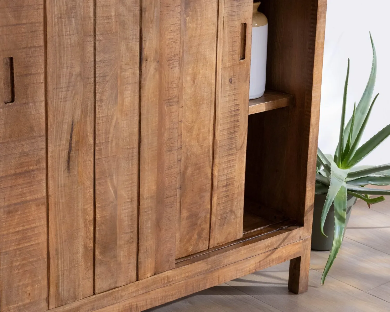 Meuble House Buffet haut 2 portes coulissantes en manguier massif "Aruna" style chaleureux Clearance