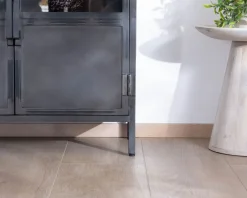 Meuble House Buffet industriel vitré en métal et bois exotique 180 cm