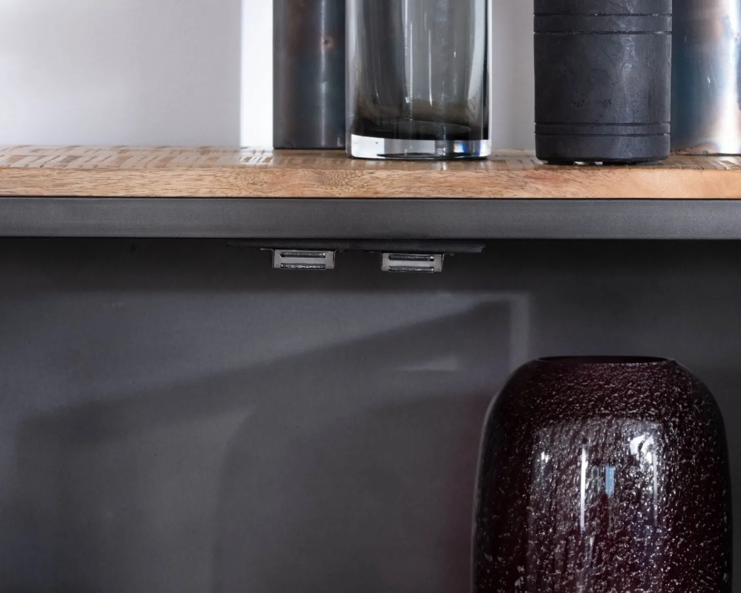 Meuble House Buffet industriel vitré en métal et bois exotique 180 cm "Dowtoun" Outlet