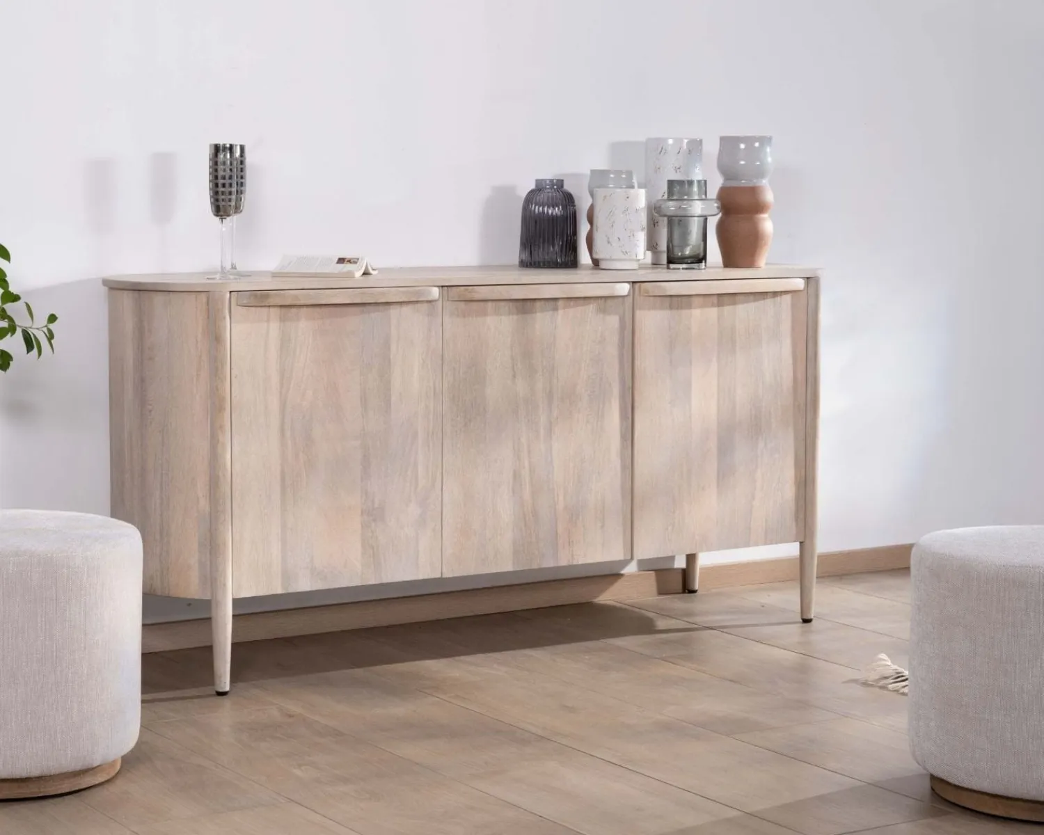Meuble House Buffet 3 portes 175cm en manguier massif côtés arrondis "Manon" Online