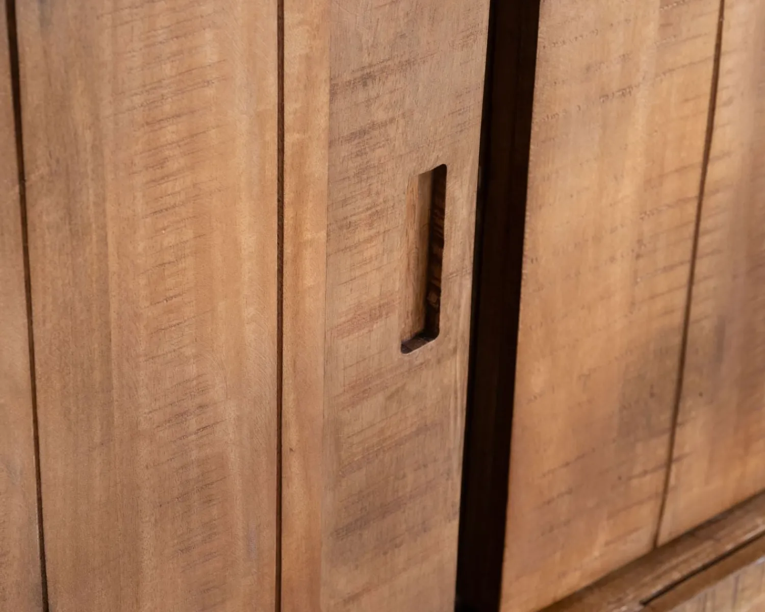 Meuble House Buffet 4 portes coulissantes en manguier massif "Aruna" style ethnique chic Best