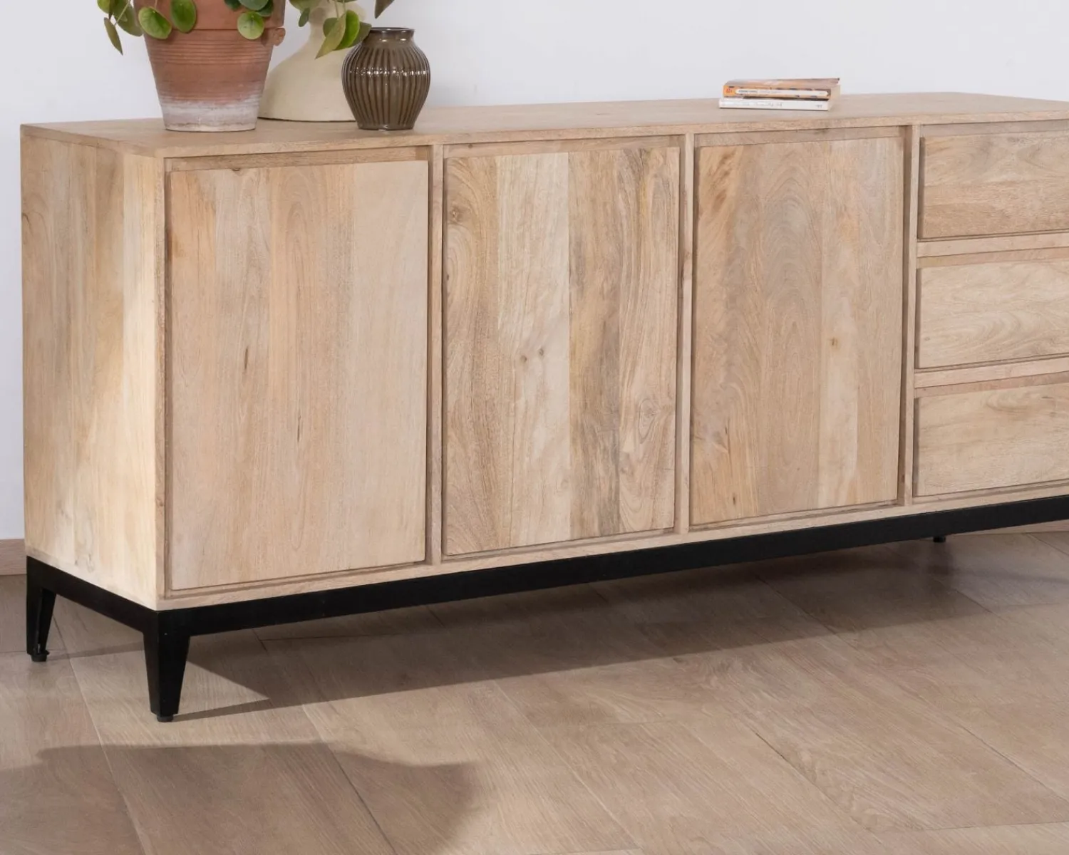 Meuble House Buffet épuré en manguier massif 180 cm 3 portes et tiroirs "Gola" Sale