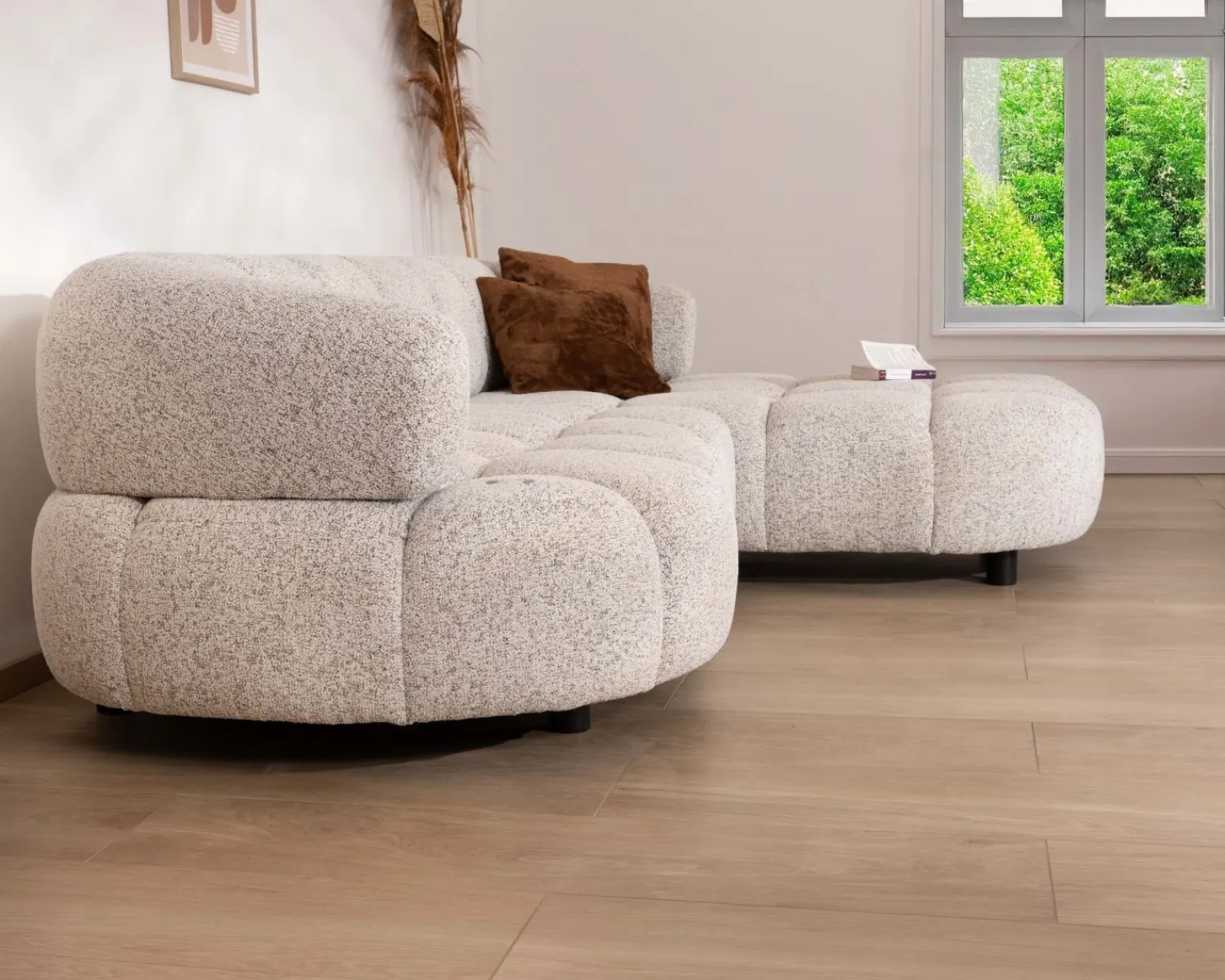 Meuble House Canapé avec assise électrique et méridienne à droite "Syltan" tissu blanc cassé tramé Discount