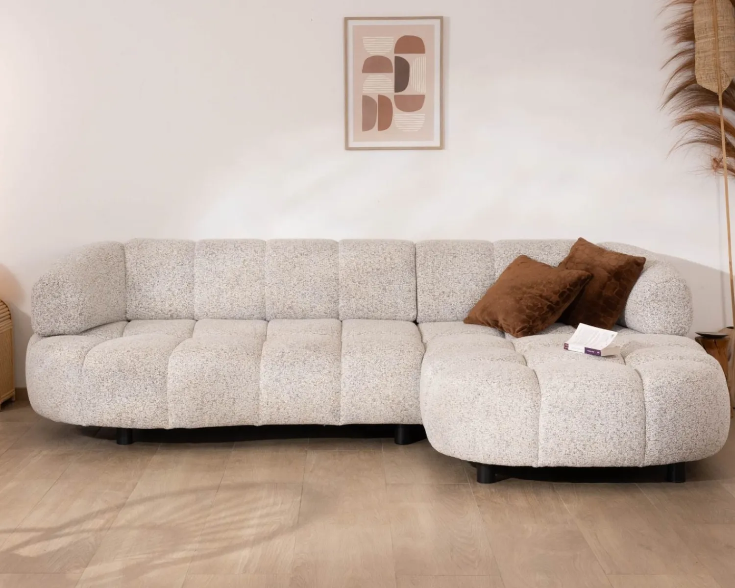 Meuble House Canapé avec assise électrique et méridienne à droite "Syltan" tissu blanc cassé tramé Discount