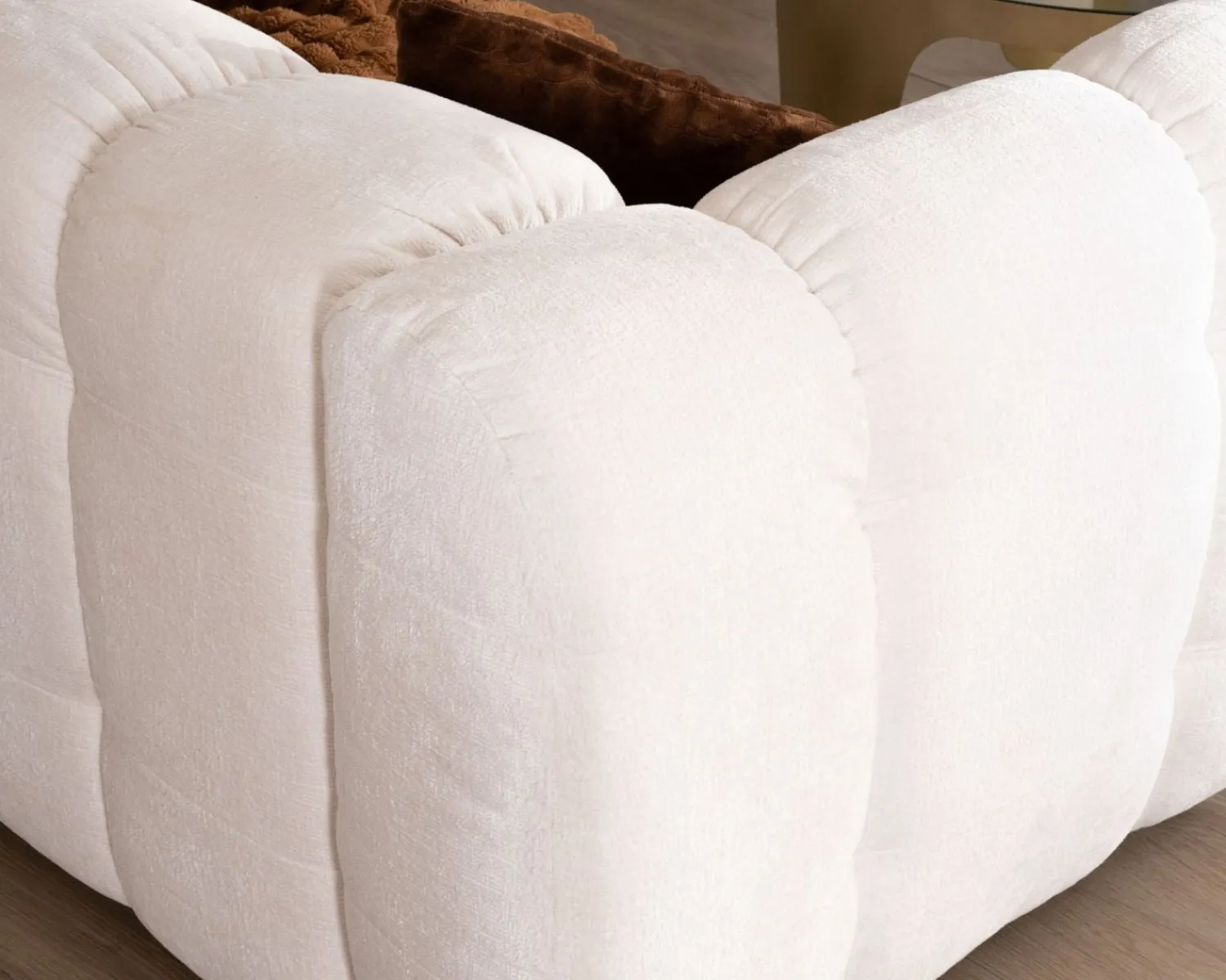 Meuble House Canapé cocooning 3 places tissu bouclette blanc avec surpiqures "Milow" Hot