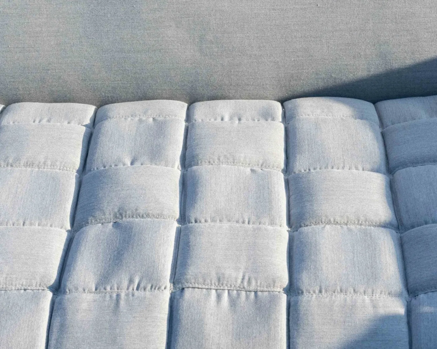 Meuble House Canapé haut de gamme avec retour droit tissu Sunbrella gris clair "Lombok" Online