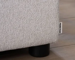 Meuble House Canapé 3 places avec pouf ottoman carré en tissu doux et bouclé blanc chiné