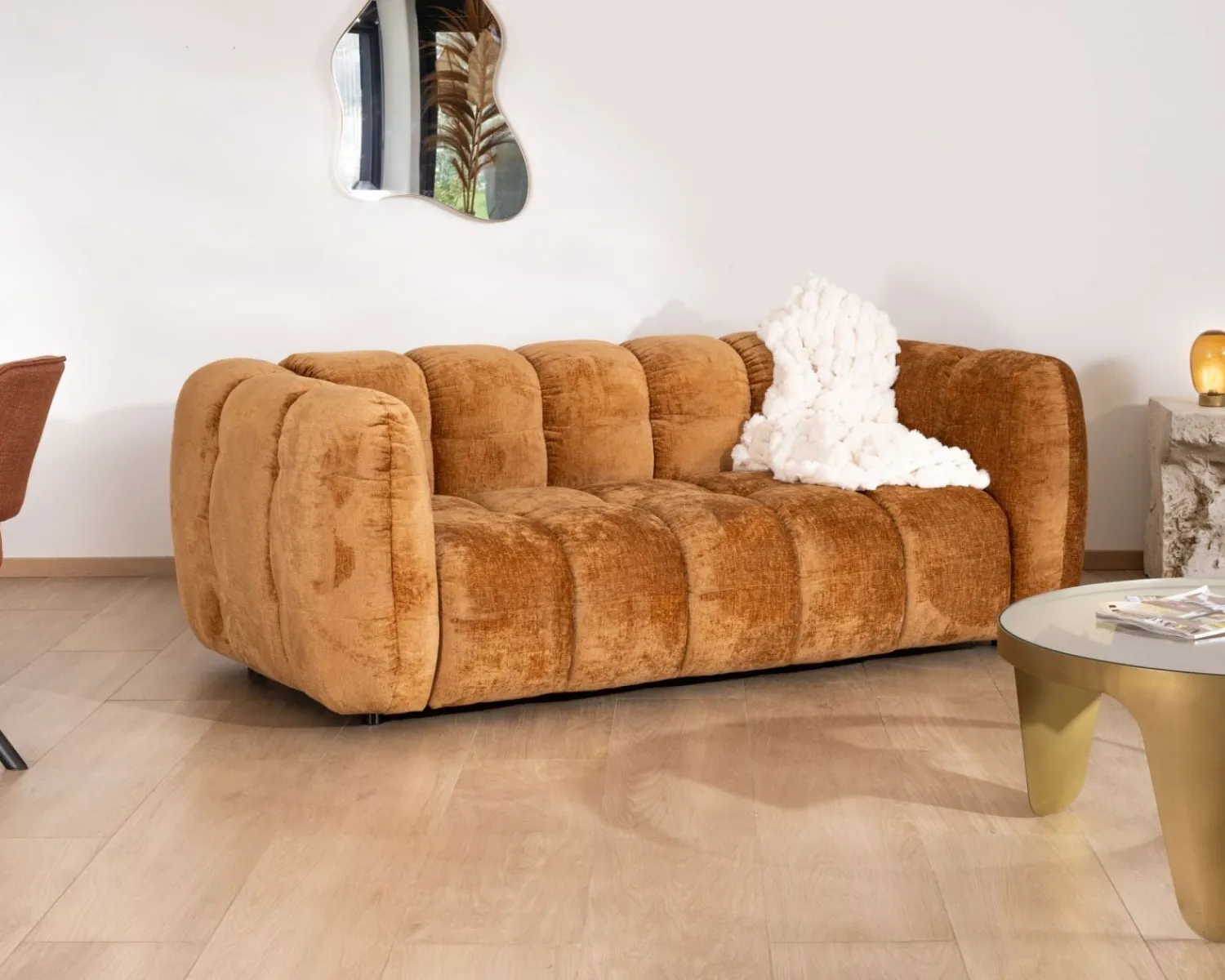 Meuble House Canapé 3 places cocooning esprit rétro "Milow" en velours doux coloris ambré Sale