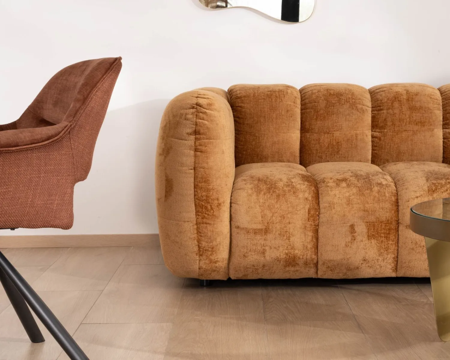 Meuble House Canapé 3 places cocooning esprit rétro "Milow" en velours doux coloris ambré Sale