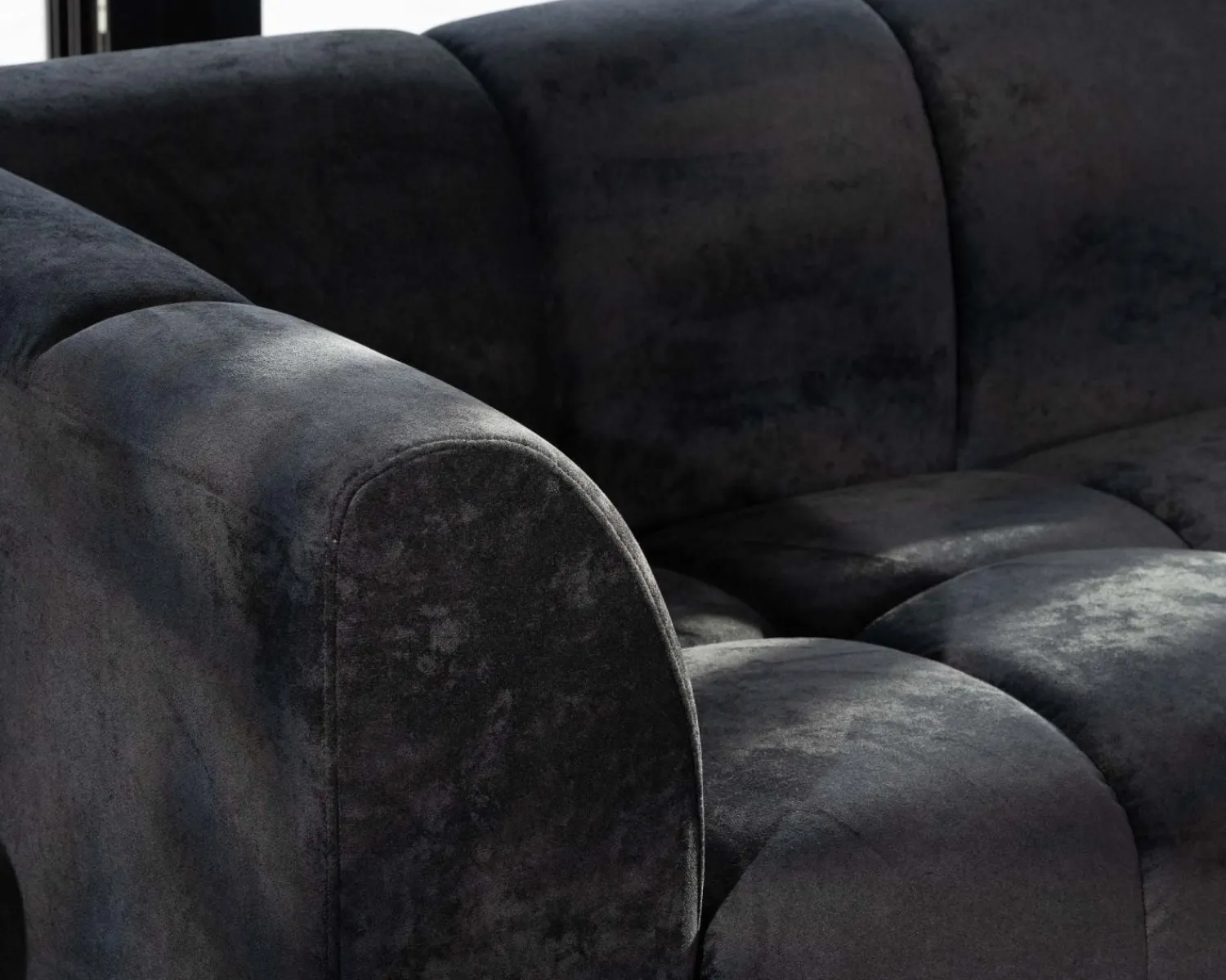 Meuble House Canapé 3 places en velours anthracite soyeux avec surpiqures "Enjoy Home" Hot