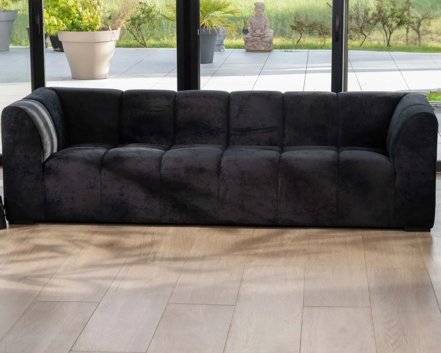 Meuble House Canapé 3 places en velours anthracite soyeux avec surpiqures "Enjoy Home" Hot