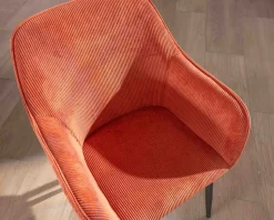 Meuble House Chaise avec accoudoirs en velours rouge terracotta et pieds métal noir