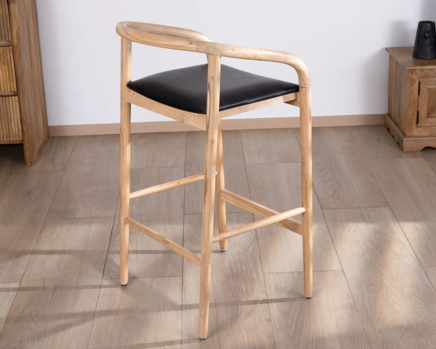 Meuble House Chaise de bar épurée en acacia naturel et assise PU noir "Vogue" Best
