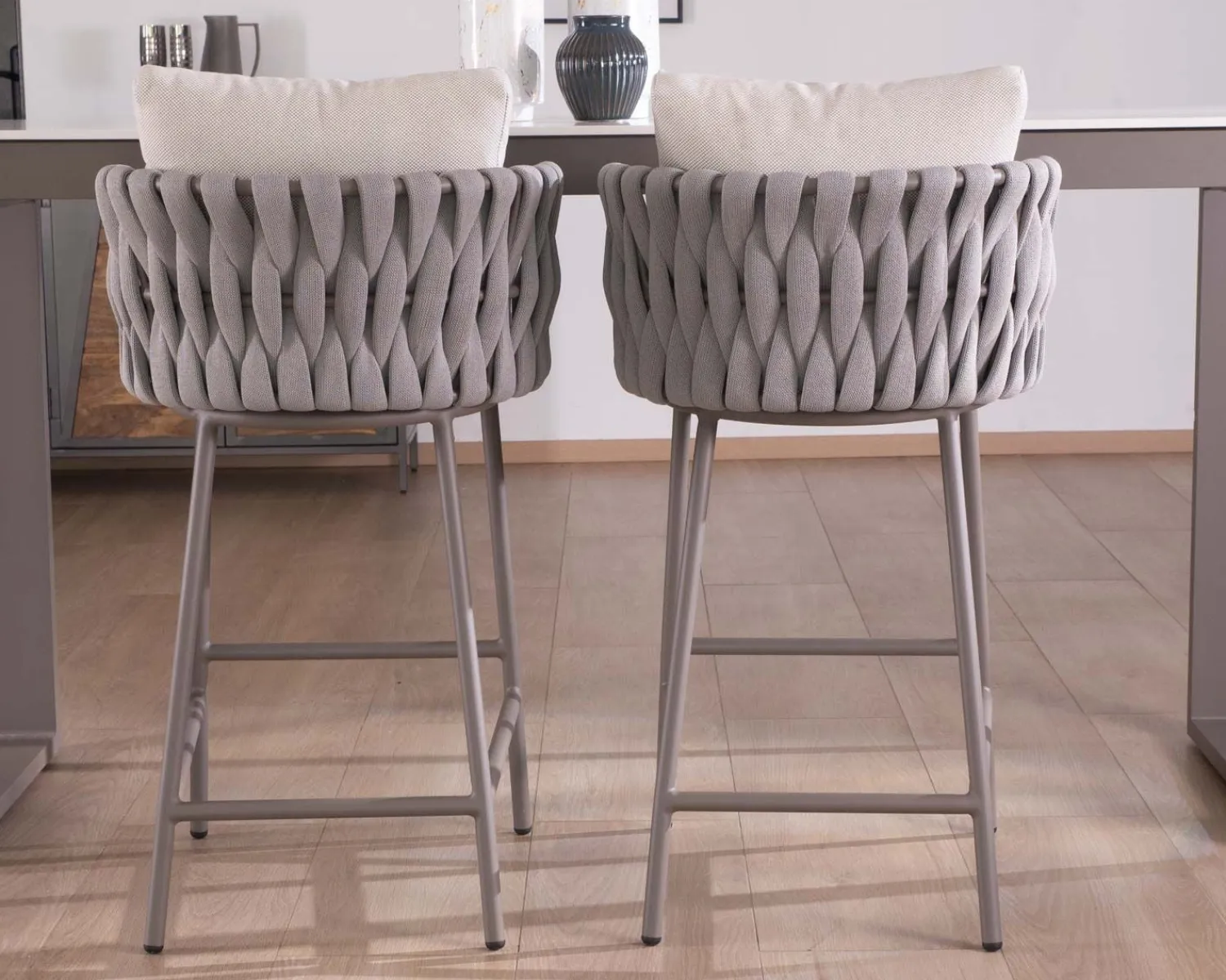 Meuble House Chaise de bar ultra chic dossier en tissu tressé gris et pieds aluminium "Chinon" assise 74 cm Hot