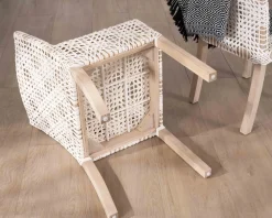 Meuble House Chaise de repas avec accoudoirs en cuir blanc tressé et teck