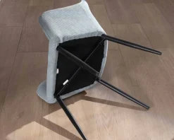 Meuble House Chaise de repas contemporaine en velours côtelé bleu clair et pieds métal noir 