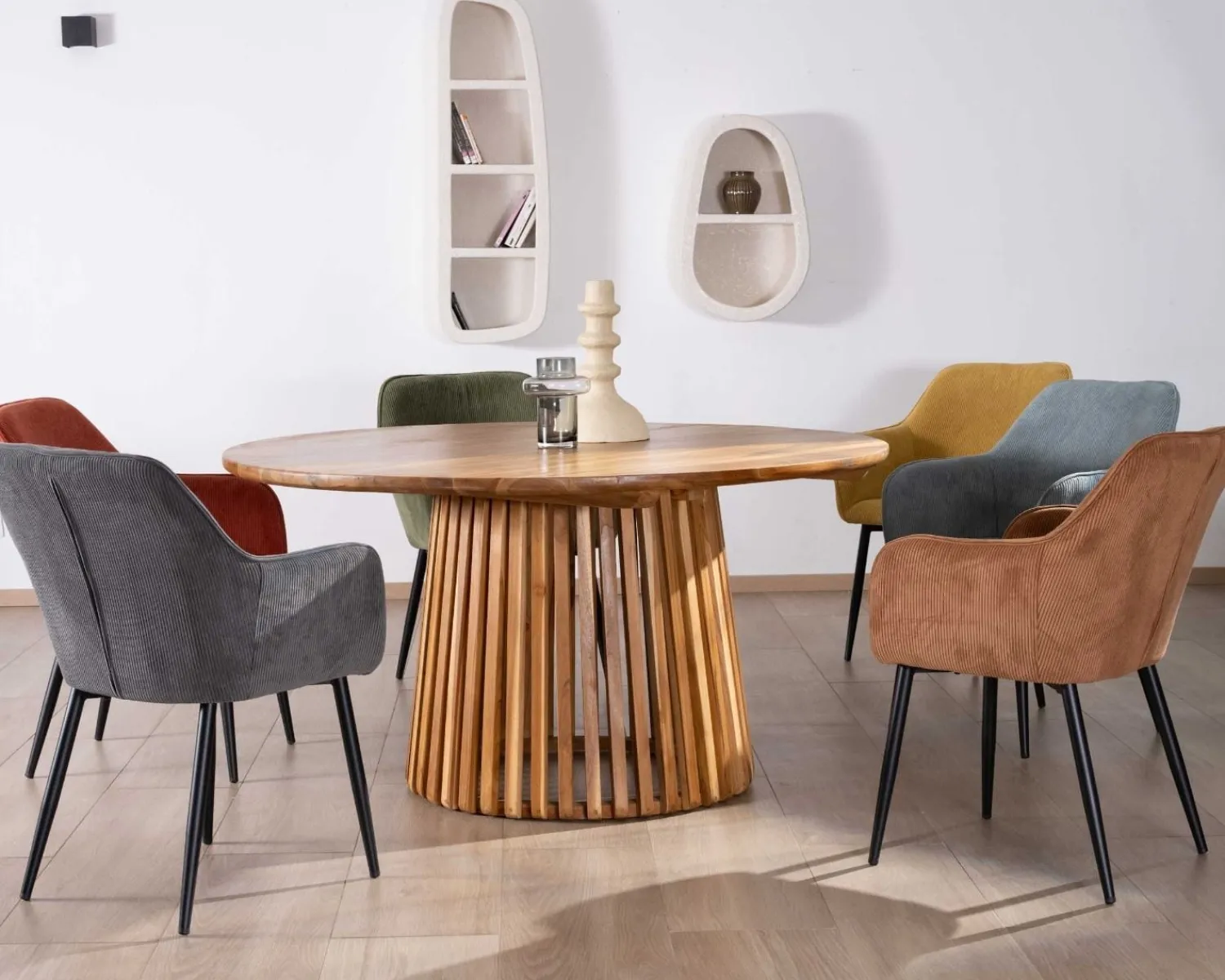 Meuble House Chaise de repas contemporaine en tissu velours gris foncé "Scotty" avec accoudoirs et pieds métal noir Clearance