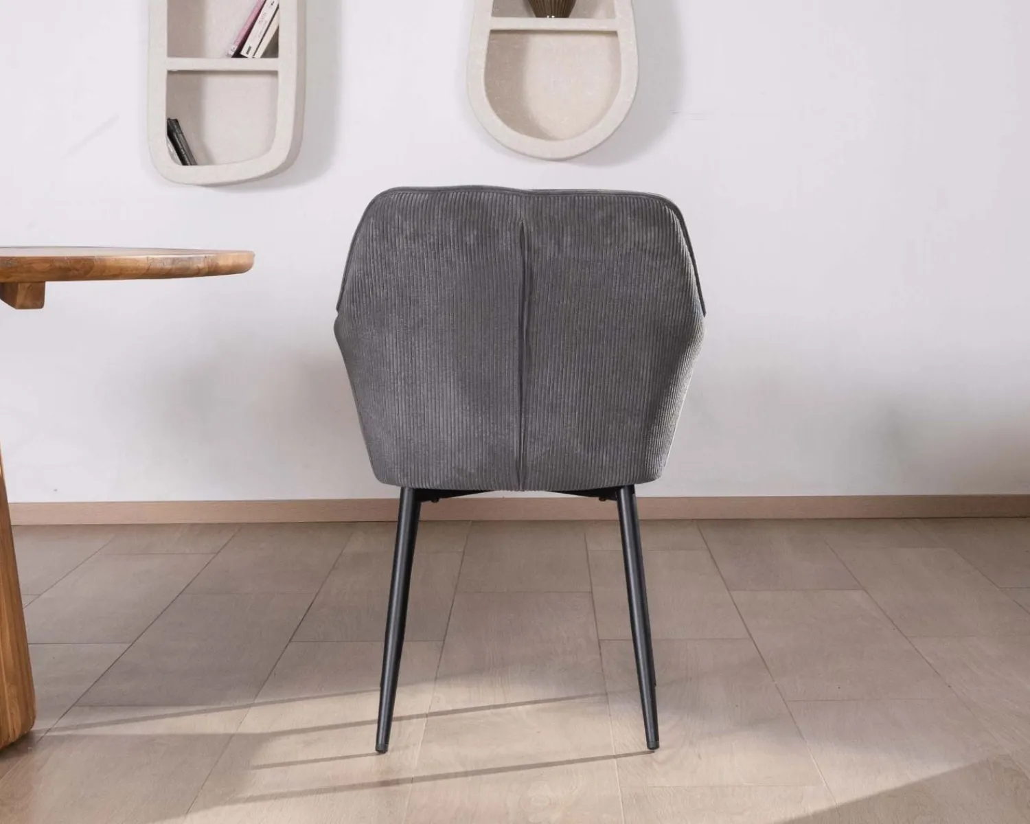 Meuble House Chaise de repas contemporaine en tissu velours gris foncé "Scotty" avec accoudoirs et pieds métal noir Clearance