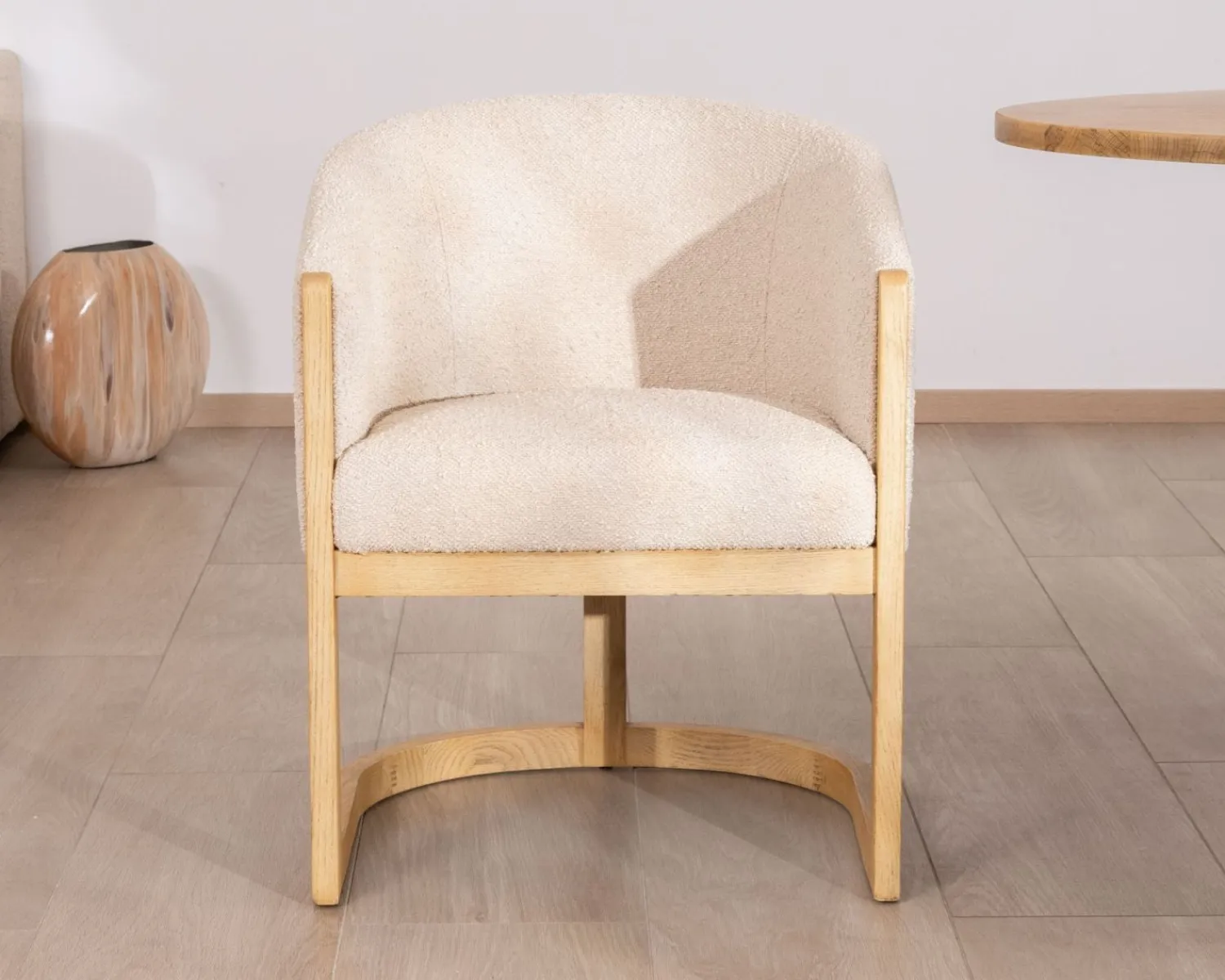 Meuble House Chaise de repas enveloppante style rétro chic "Isadora" tissu beige et bois Sale