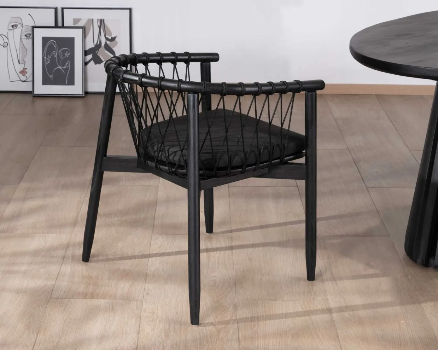 Meuble House Chaise de repas noire en bois et corde tressée "Katue" Online