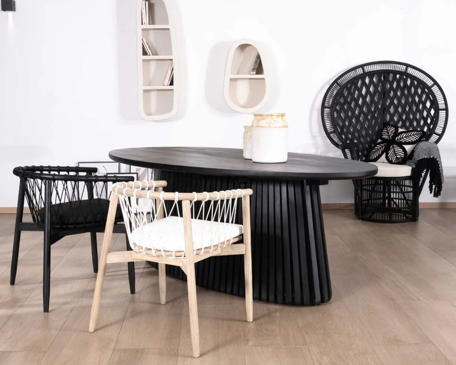 Meuble House Chaise de repas noire en bois et corde tressée "Katue" Online