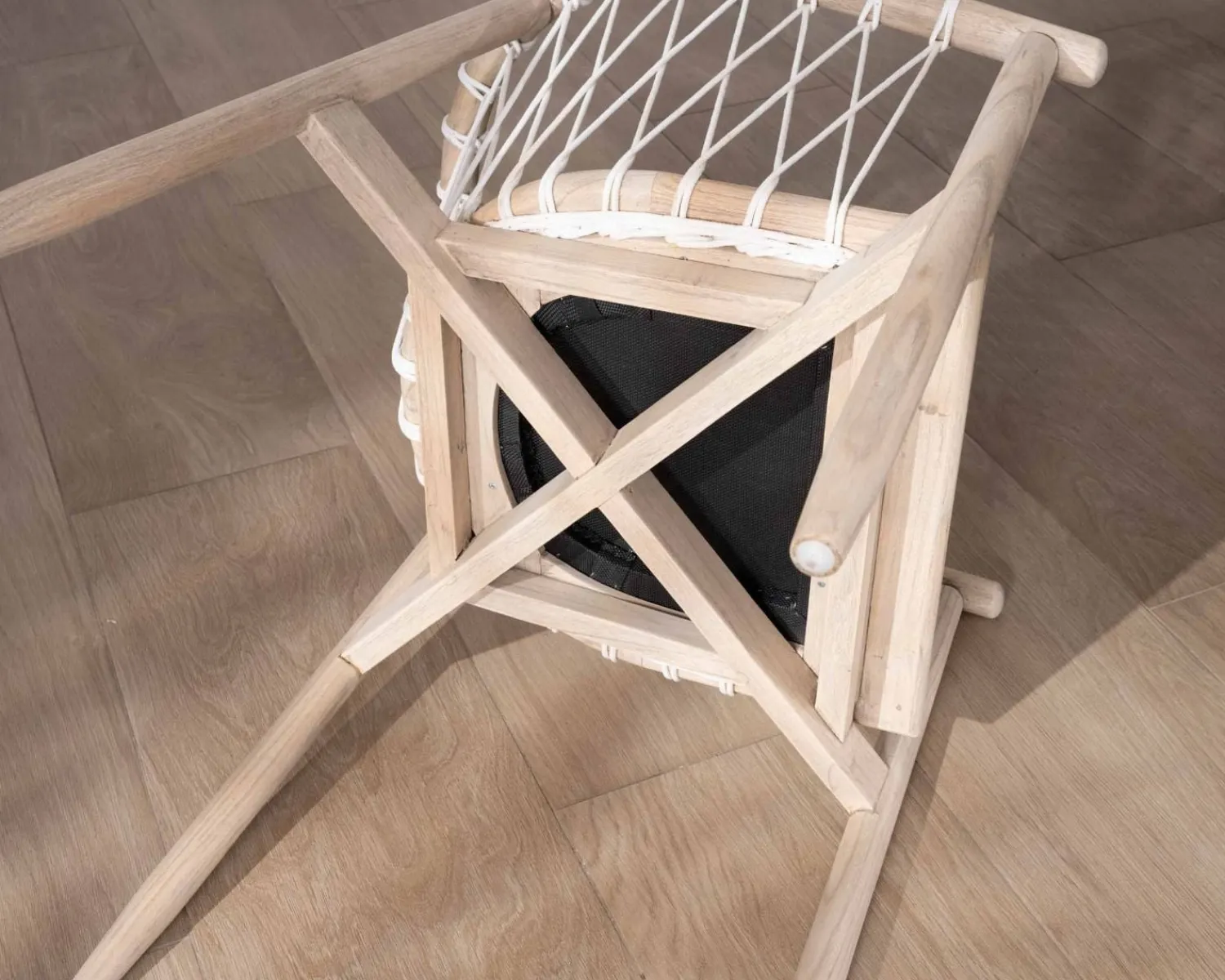 Meuble House Chaise de repas noire en bois et corde tressée "Katue" Online