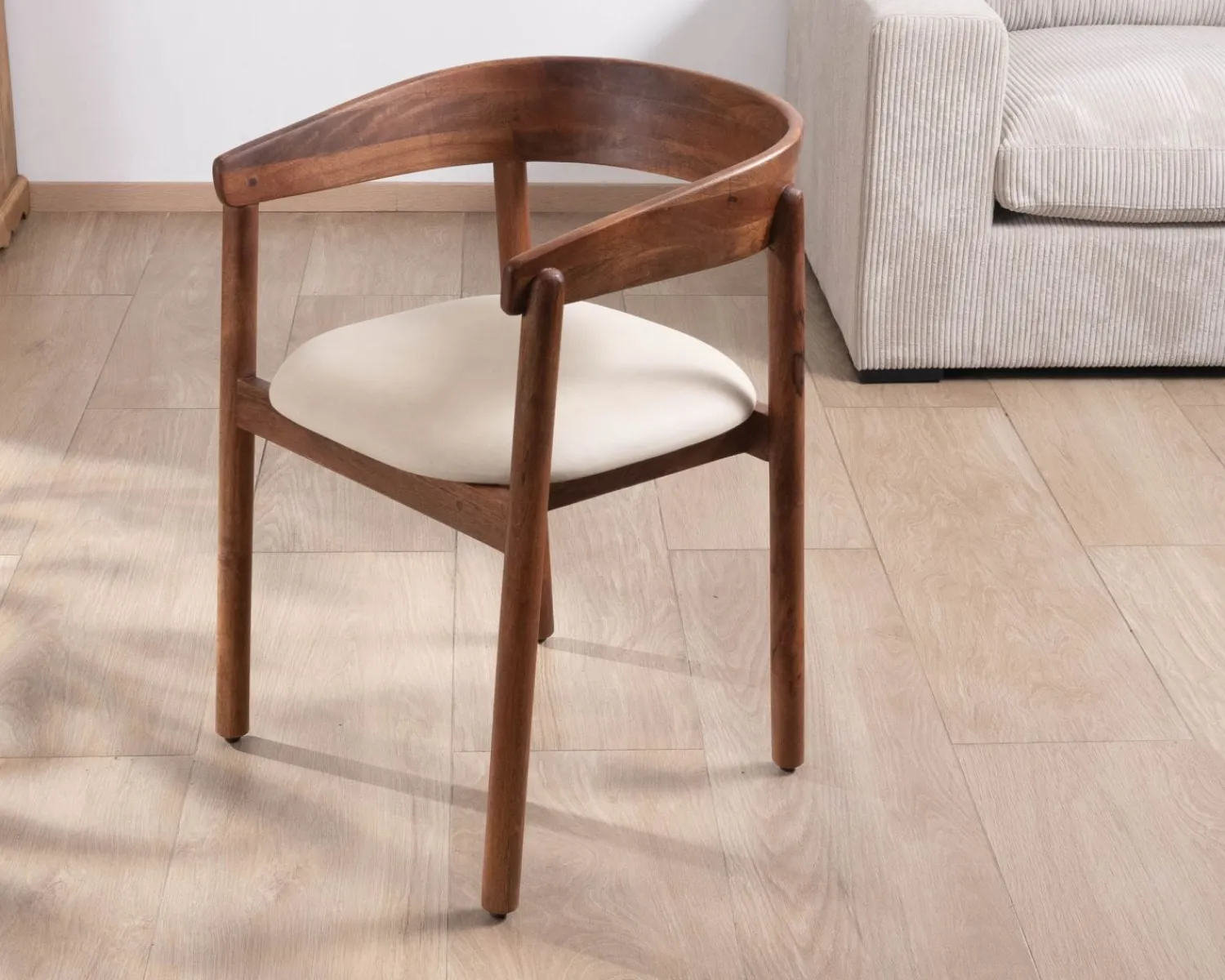Meuble House Chaise de repas style rétro "Polo" en manguier et assise tissu blanc