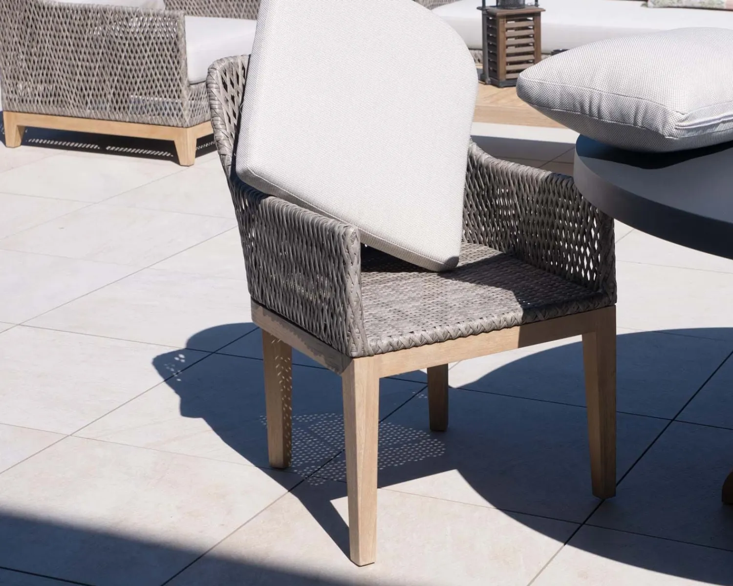 Meuble House Chaise d'extérieur haut de gamme tressée en teck et textile chiné "Porticcio"