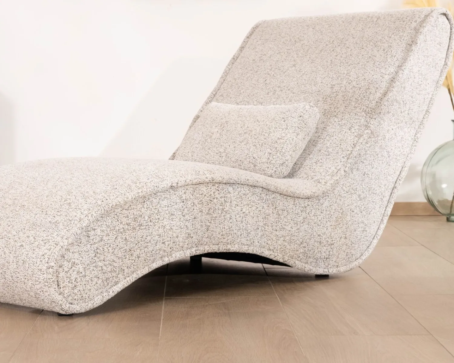 Meuble House Chaise longue d'intérieur design en tissu tramé blanc cassé "Syltan" Discount