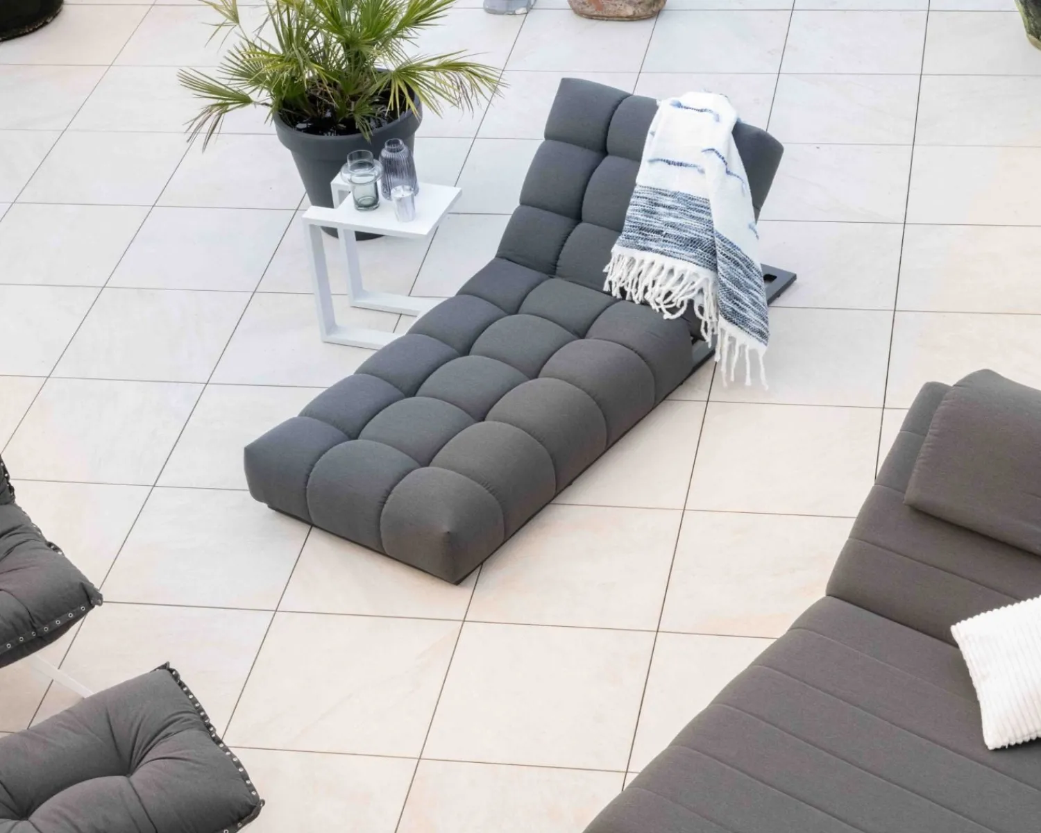 Meuble House Chaise longue haut de gamme en tissu Sunbrella gris foncé "Lazy Beach" Clearance
