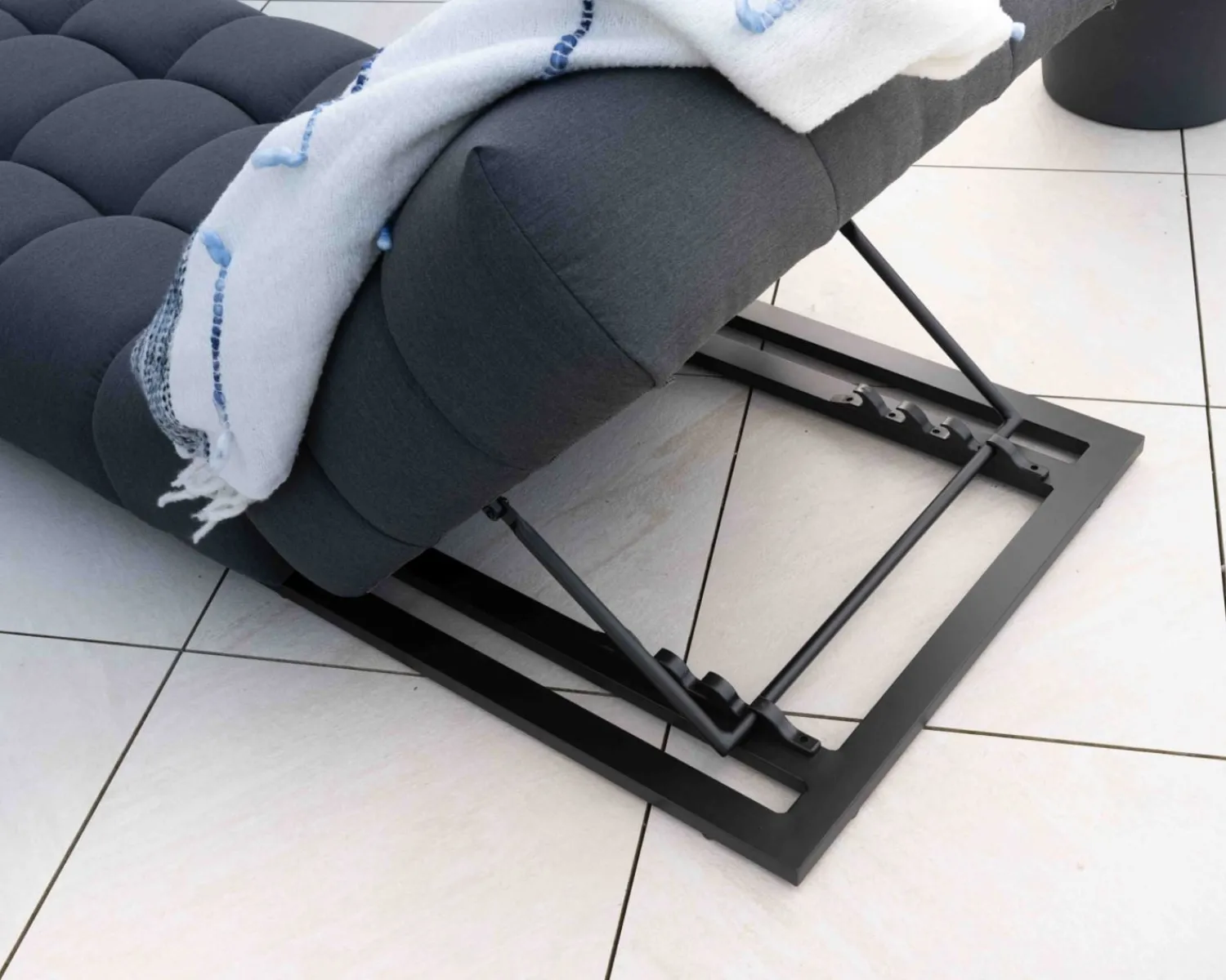 Meuble House Chaise longue haut de gamme en tissu Sunbrella gris foncé "Lazy Beach" Clearance